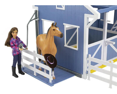 Deluxe Country Stable with Horse and Wash Stall #3978